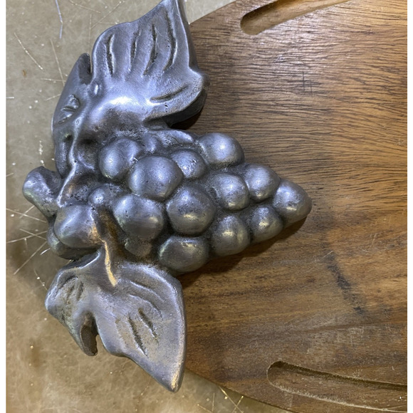 Acacia Wood 14”x7.5" Oblong Cheese Cutting/Serving Board Grapes Charcuterie - Picture 2 of 5